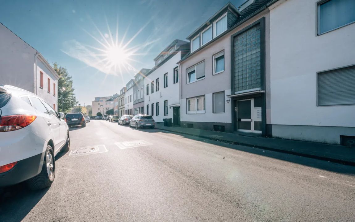 MFH mit 4 Einheiten – Südbalkone – 34.776 € Jahresmiete und 4% Rendite