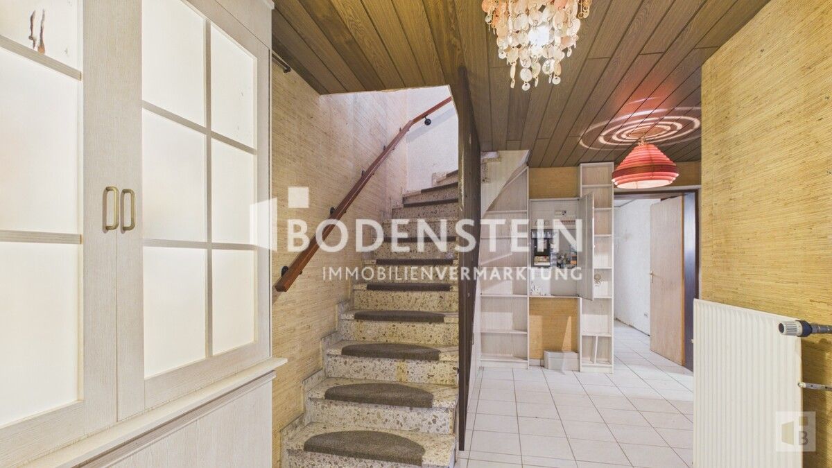 Treppe ins Untergeschoss