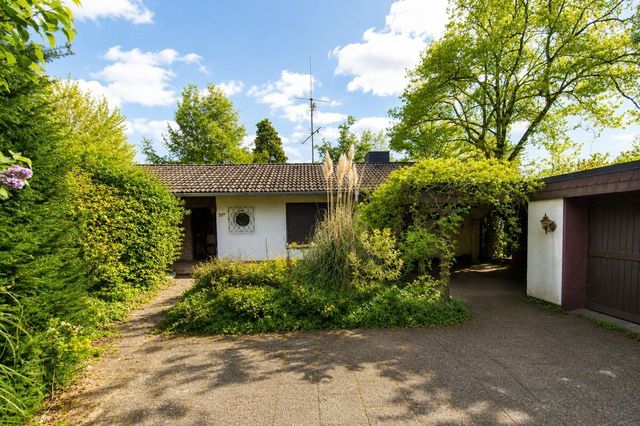 Bungalow und Garagen