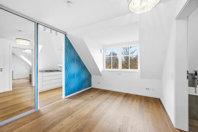 Schlafzimmer mit begehbarer Ankleide