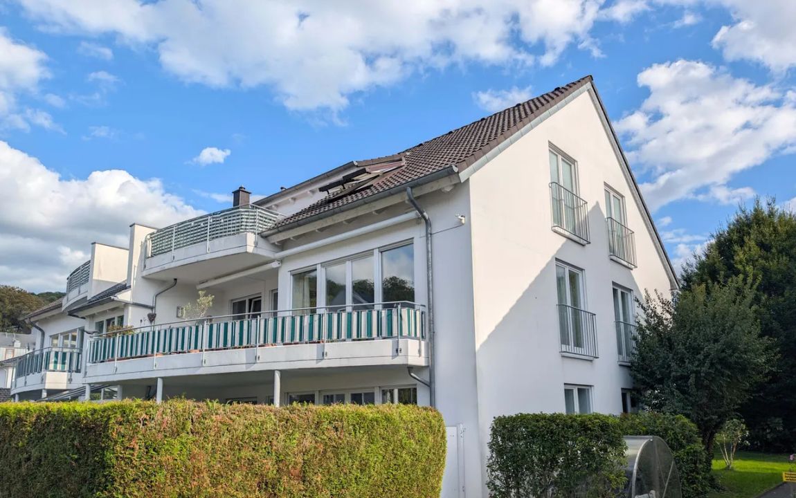 Renditestark & zukunftssicher: vermietete Dachgeschosswohnung mit Drachenfelsblick!