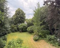 Blick in den parkähnlichen Garten
