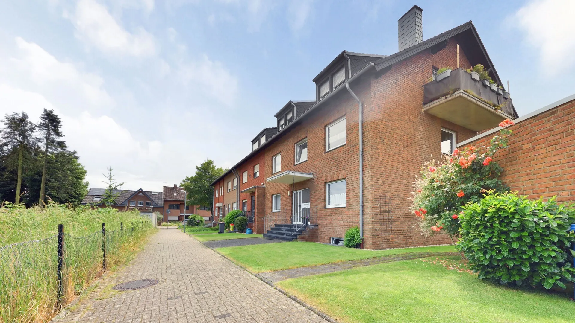 Gepflegtes Wohnambiente auf 96m²: Lichtdurchflutete 3-Zimmer-Wohnung mit Balkon & Garage