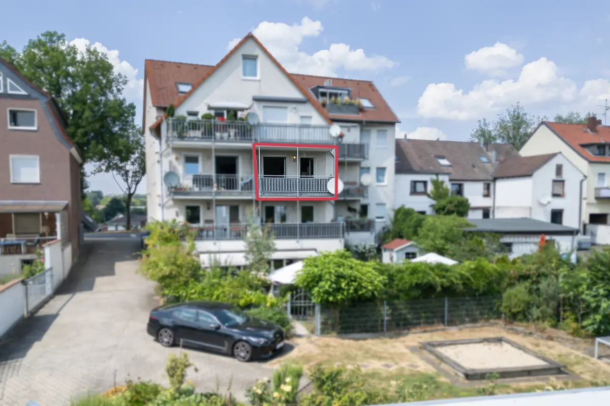 Hausrückansicht mit Balkon