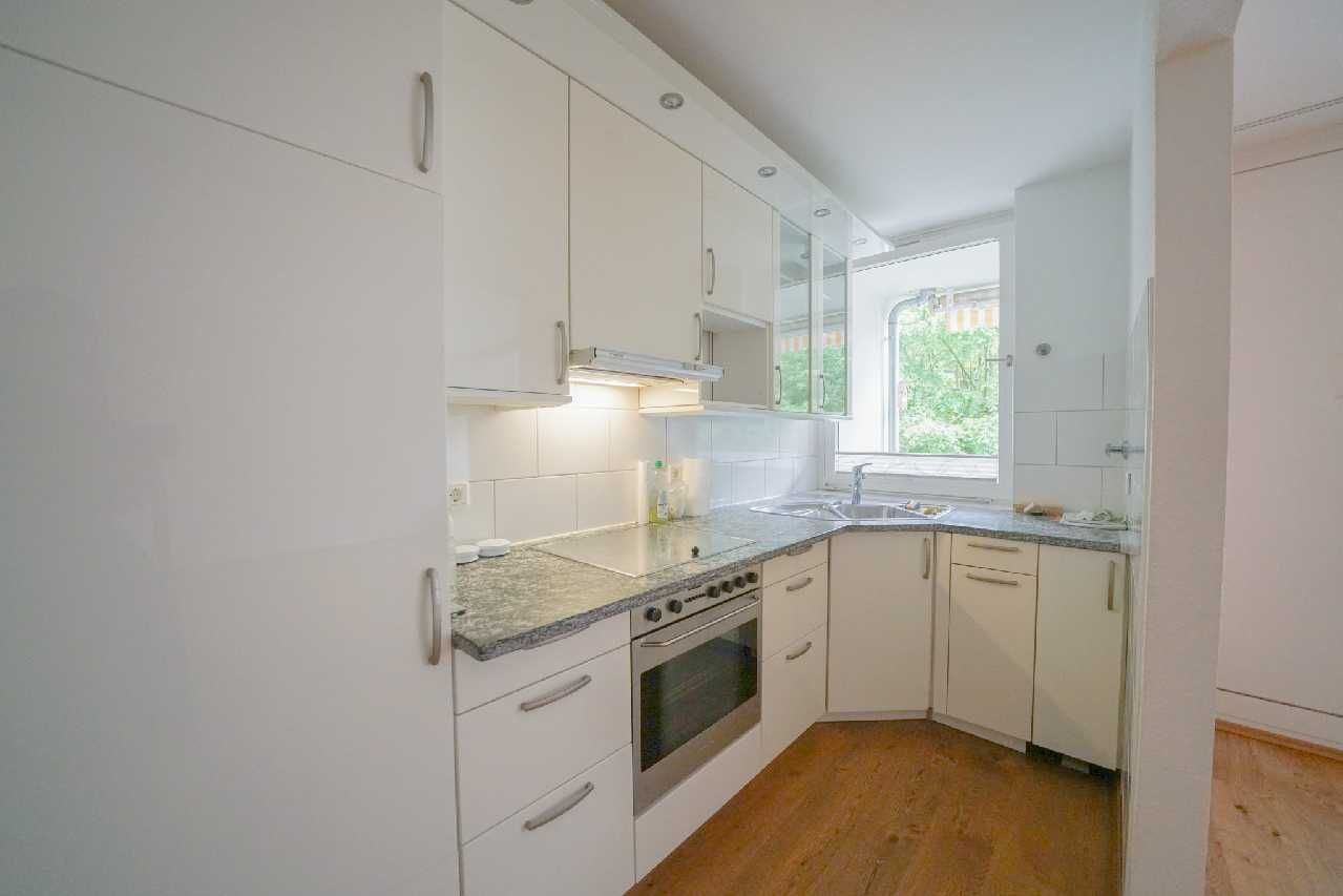 Moderne 2-Zimmer-Wohnung mit EBK und Stellplatz - Photo 1