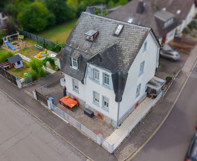 Denkmalgeschütztes, kernsaniertes Einfamilienhaus mit Garten!