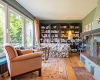 Bibliothek mit Kamin