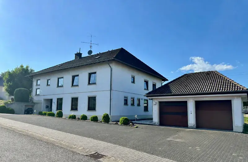 Außenansicht Wohn- und Geschäftshaus