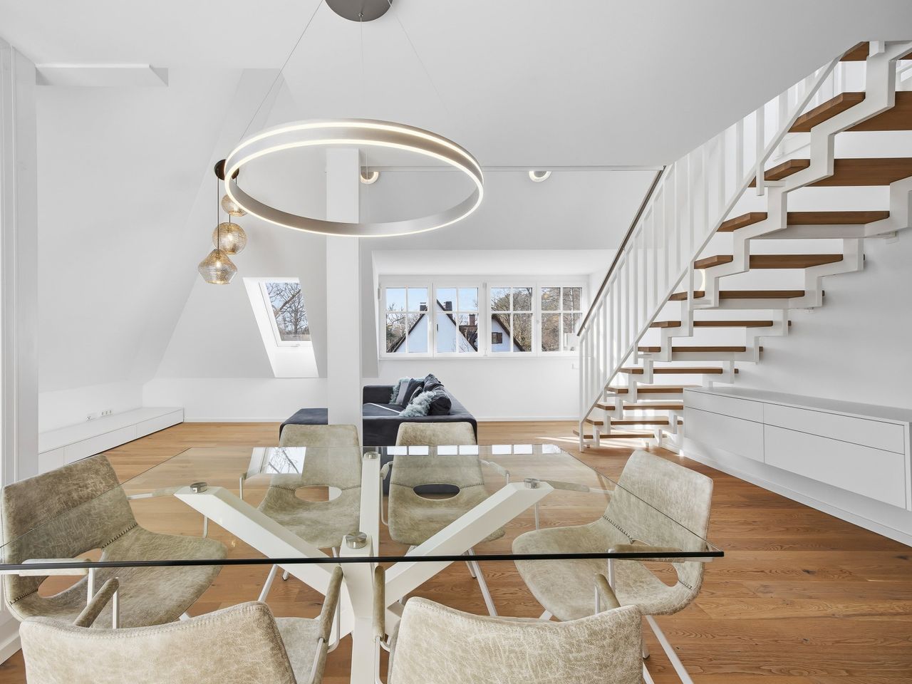 Blick in den sonnigen Wohnbereich