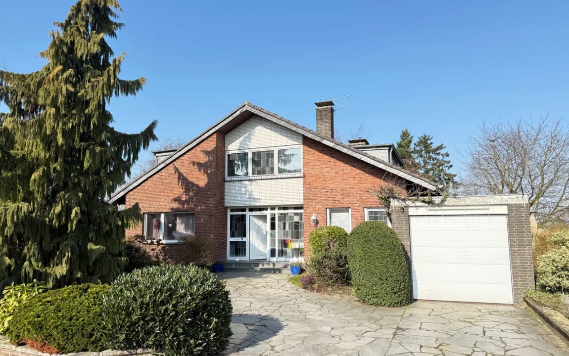 Nur 600 m bis zum Rhein – großzügiges Familienhaus mit Garten &  Freizeitspaß inklusive