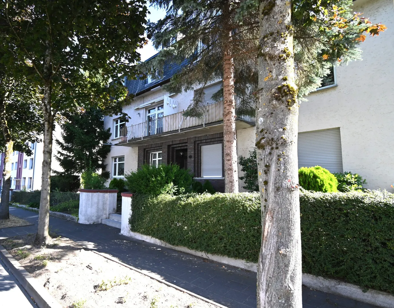 **** Renovierte 2-Zimmer-Wohnung mit Wintergarten-Balkon und Gartennutzung.... ****