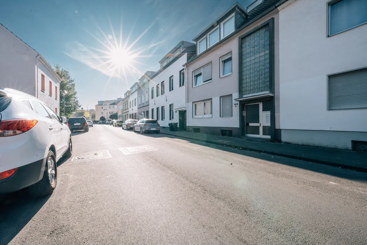 MFH mit 4 Einheiten - Südbalkone - 34.776 € Jahresmiete und 4% Rendite