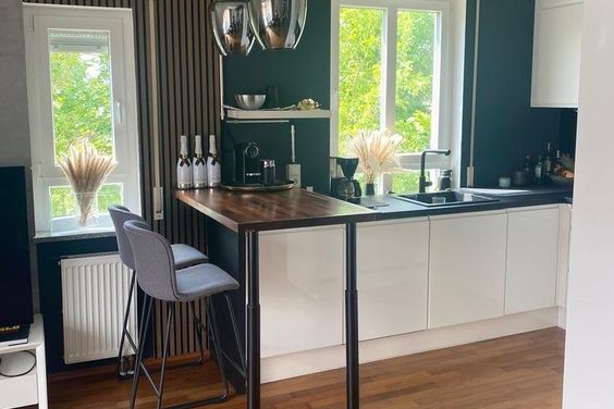 Lichtdurchflutete, hochwertig möblierte 3-Zimmer-Wohnung mit Südbalkon