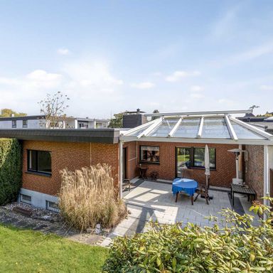 Großzügiger Bungalow mit sonnigem Garten im Ratinger Grachtenviertel