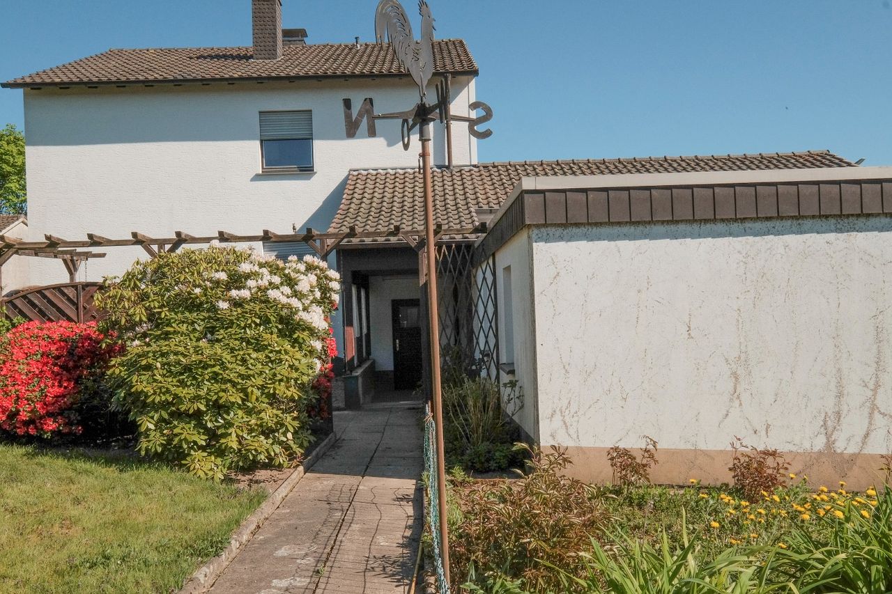Ansicht mit Gartenblick