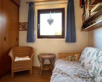 Kleines Zimmer mit Einbauschrank