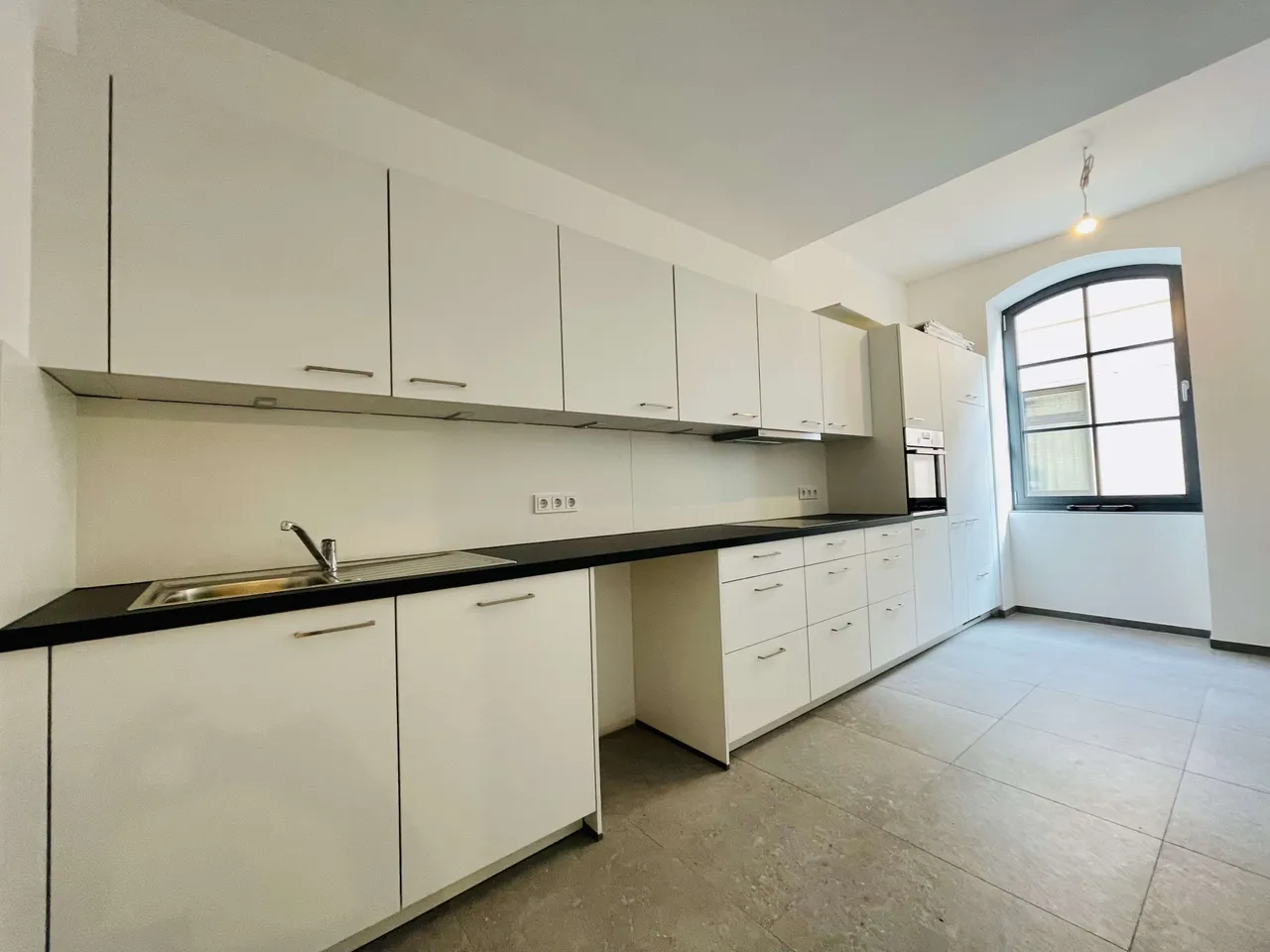 Schicke 2-Zimmerwohnung mit Einbauküche in der „Alten Brauerei“ nähe MMT Campus und UMM - Foto 2