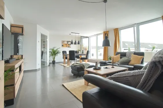 First-time occupancy: Generously proportioned maisonette with top quality fittings and furnishings, 100m² roof terrace, high quality bathroom and much more