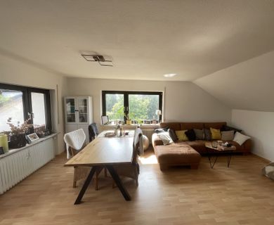 69 m² zum Wohlfühlen – Dachgeschosswohnung mit Stellplatz - Photo 3