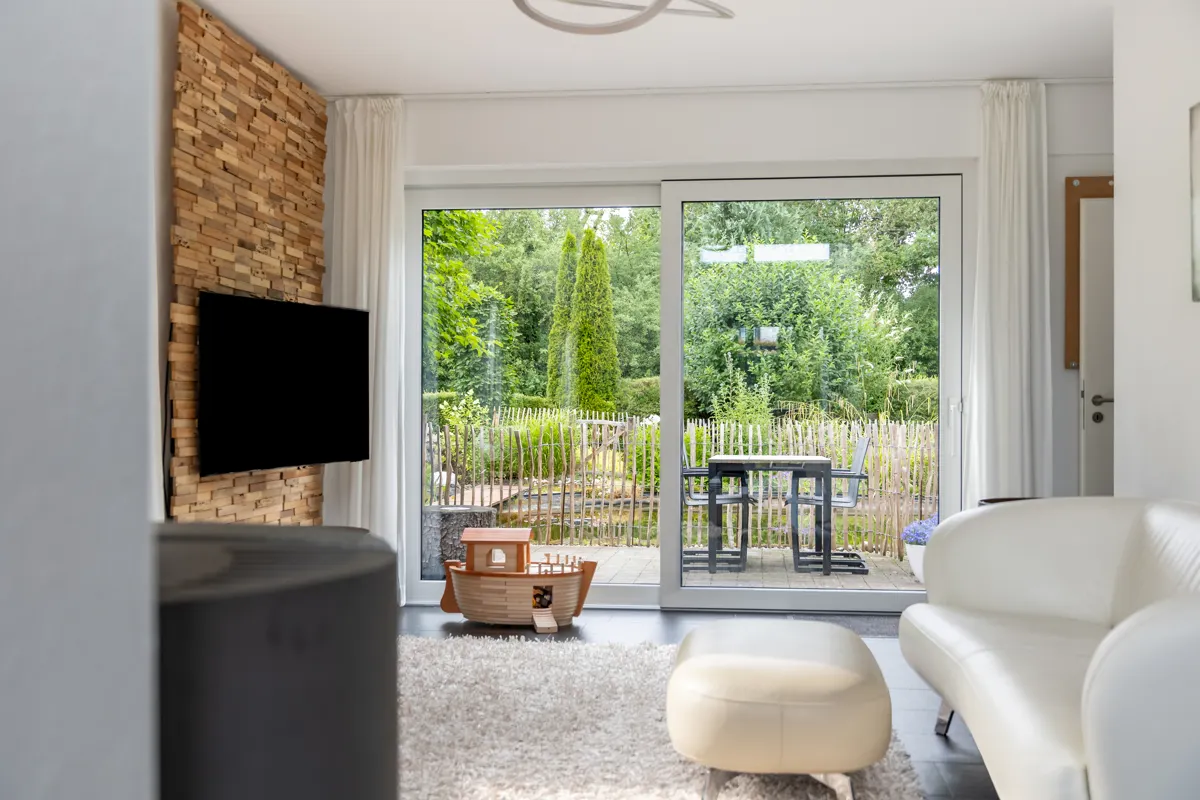 Wohnbereich mit Blick in den Garten