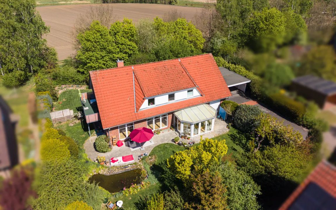 Großzügige Erdgeschosswohnung mit Garten, Sauna & Carport in Lüneburg-Oedeme