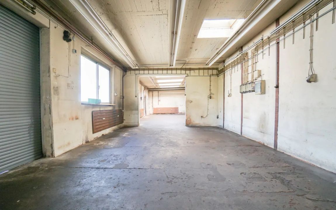 Düsseldorf-Bilk: Vielseitig nutzbare Lager- / Produktionsfläche mit Büro im Hinterhof