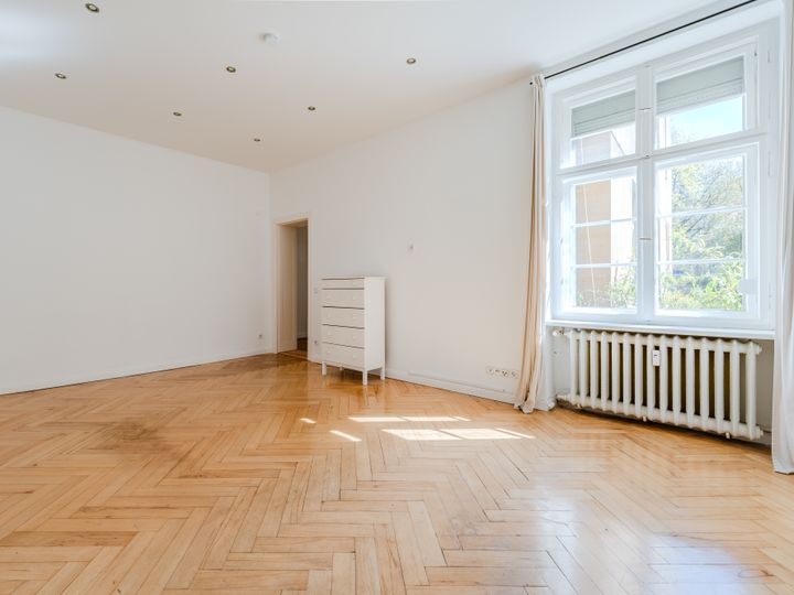 Stilvolle Altbauwohnung mit 2 Bädern & Fischgrätparkett in Schmargendorf !