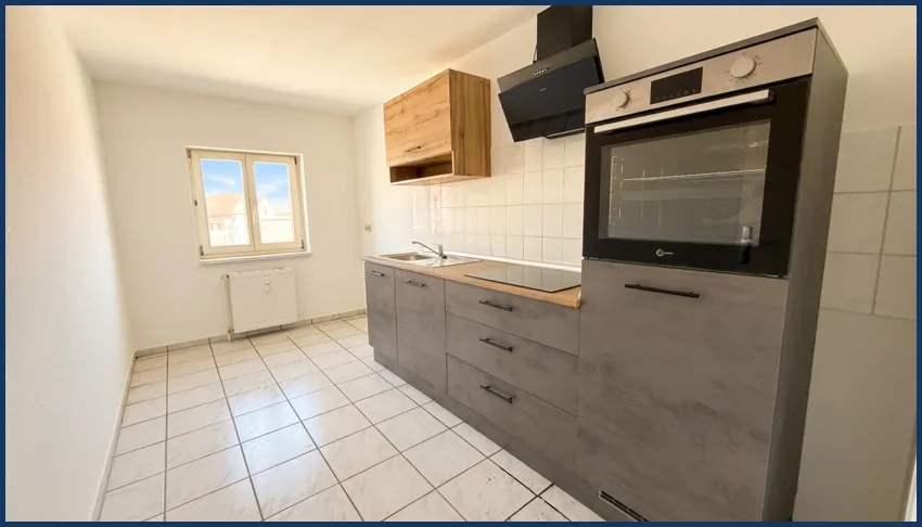 Renovierte 2-Zimmer-Dachgeschosswohnung mit neuer Einbauküche und Modernisierten Badezimmer! - Foto 3