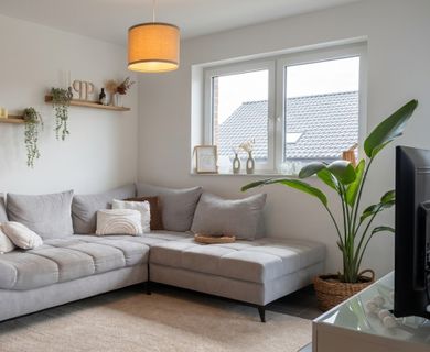 Wohnen auf hohem Niveau: Lichtdurchflutete 3-Zimmer-Wohnung im 1. Obergeschoss - Foto 1