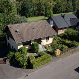 *RESERVIERT* Gemütliches Einfamilienhaus mit Kamin und großem Grundstück in naturnaher Lage!