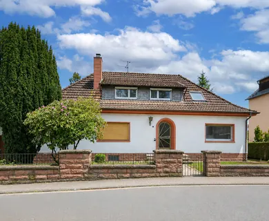 MG – Ramstein: Repräsentatives Einfamilienhaus mit Garten und Garage