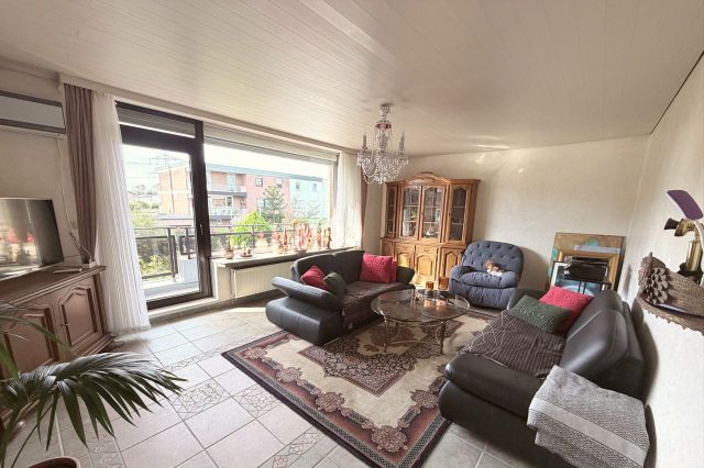 Wohnraum  mit Sonnenbalkon