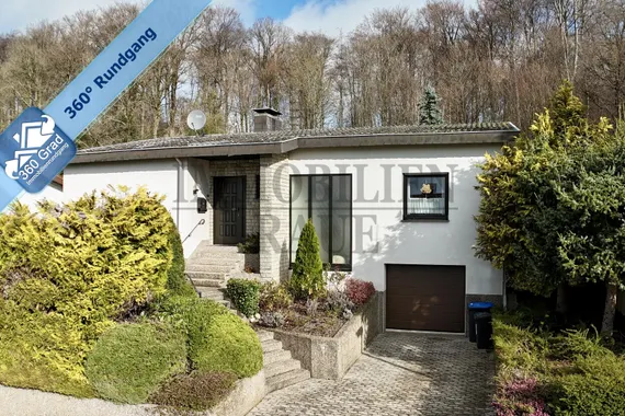 WOHNEN AM WALDRAND - BUNGALOW MIT GROSSEM GARTEN, KAMIN UND GARAGE IN SACKGASSE VON FRIEDRICHSTHAL