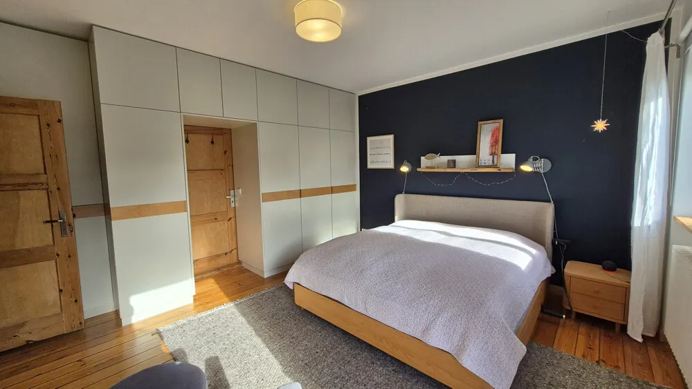 Schlafzimmer mit Einbauschrank