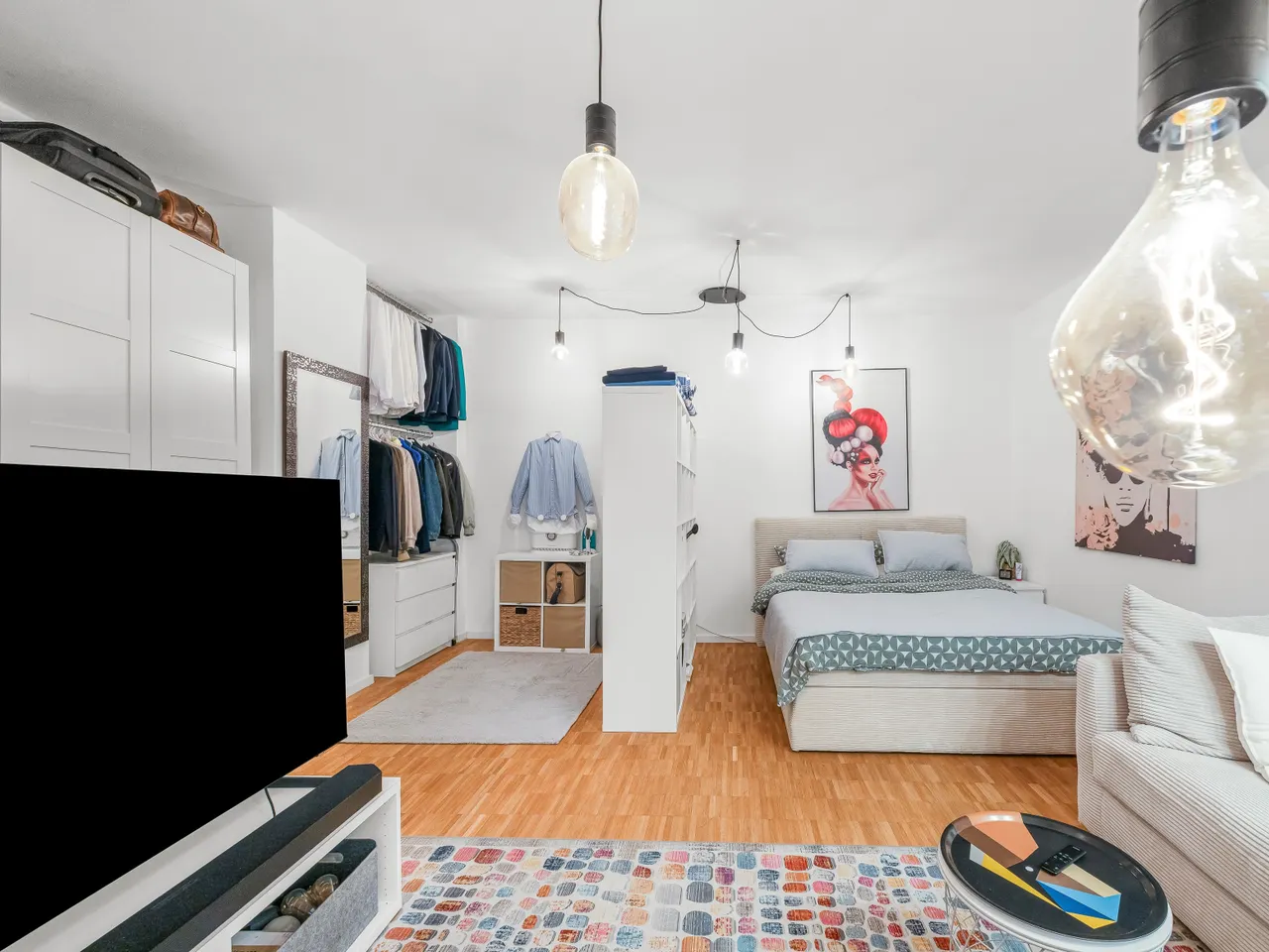 Wohn- und Schlafzimmer