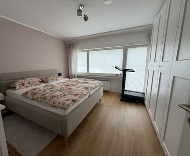 Moderne 4-Zimmer-Dachgeschosswohnung mit 2 Balkonen - Foto 4
