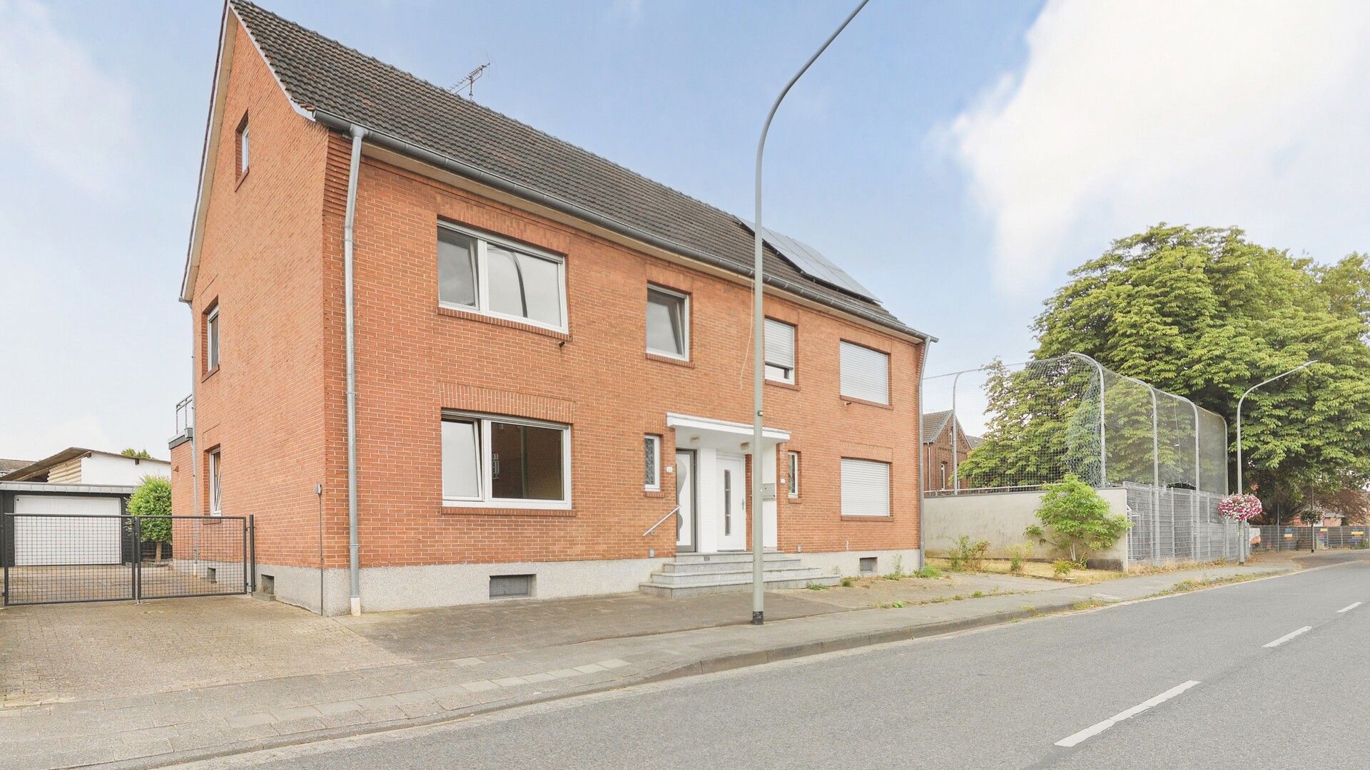 Gepflegte Doppelhaushälfte mit sonniger Dachterrasse und idyllischem Rückzugsort
