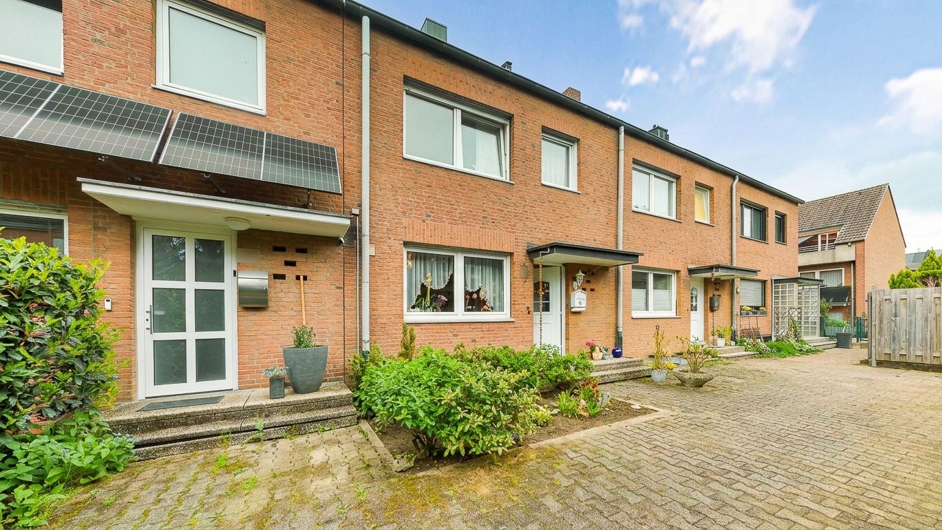 Gepflegtes Platzwunder: 104m² Wohnspaß + Wohndachgeschoss, Garten-Oase & Kellerbar in Top-Lage!