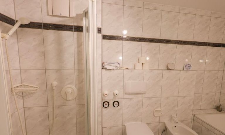Gro&szlig;es Badezimmer