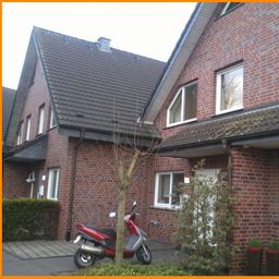 junges RMH in ruhiger Sackgasse.