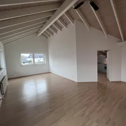 2-Zimmer-Dachgeschoss-Wohnung mit hohen Decken in Oberpleis
