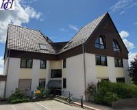 Vorderansicht mit 2 Stellplätzen