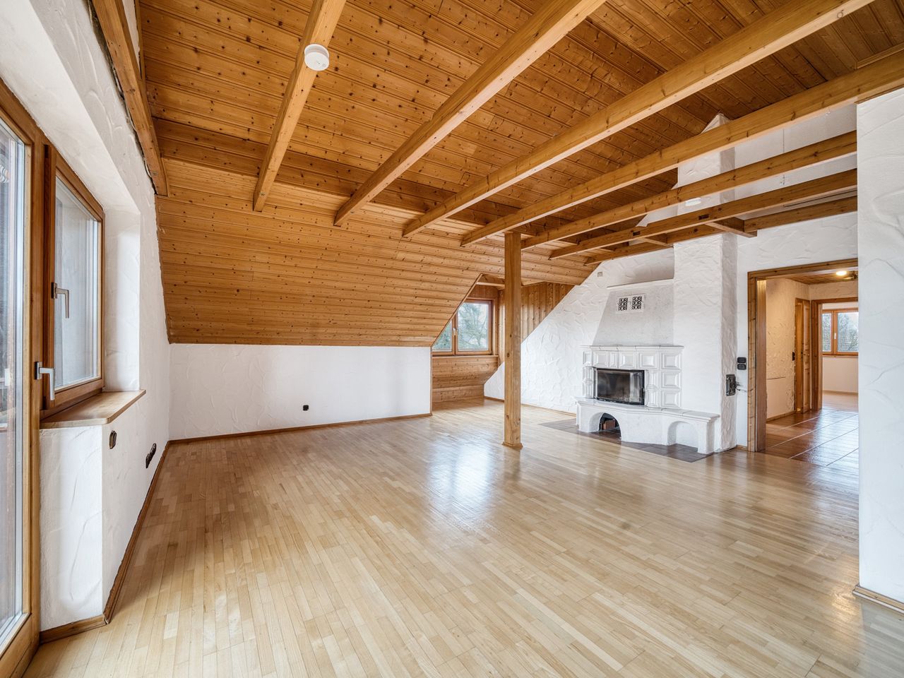 Wohnzimmer mit Kachelofen