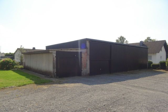 Wagen- und Lagerhalle
