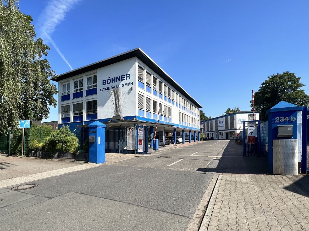 Helle Büroräume mit Teeküche, Gartenmitbenutzung und Parkplatz