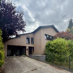 Großzügiges Zweifamilienhaus mit verschiedenen Nutzungsmöglichkeiten + zusätzlichem Baugrundstück