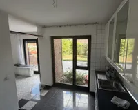 ...mit Blick in den Garten