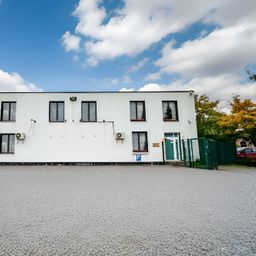 GEWERBEOBJEKT MIT VIELSEITIGEN NUTZUNGSMÖGLICHKEITEN IN VERKEHRSGÜNSTIGER LAGE VON MOERS