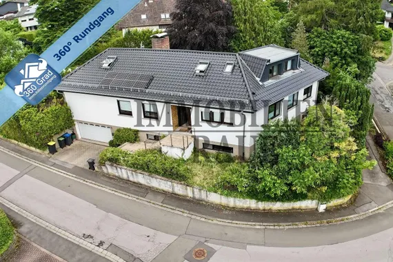 WOHNEN MIT VIEL PLATZ, PRIVATSPHÄRE UND ZAHLREICHEN EXTRAS – GEPFLEGTER WINKELBUNGALOW IN SPIESEN