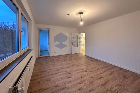 Vollst&auml;ndig sanierte 2-Zimmer-Wohnung im 3. Obergeschoss mit Loggia